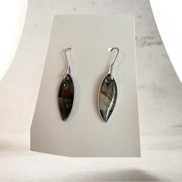 Jewelry - Woman’s fashion earrings